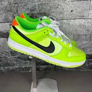 Nike Dunk Low SE Volt/Total Orange - M10 - NEW